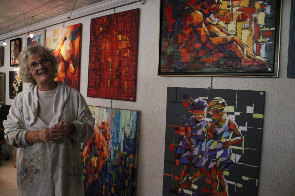 L'artiste va vendre des toiles de toutes ses périodes de création.