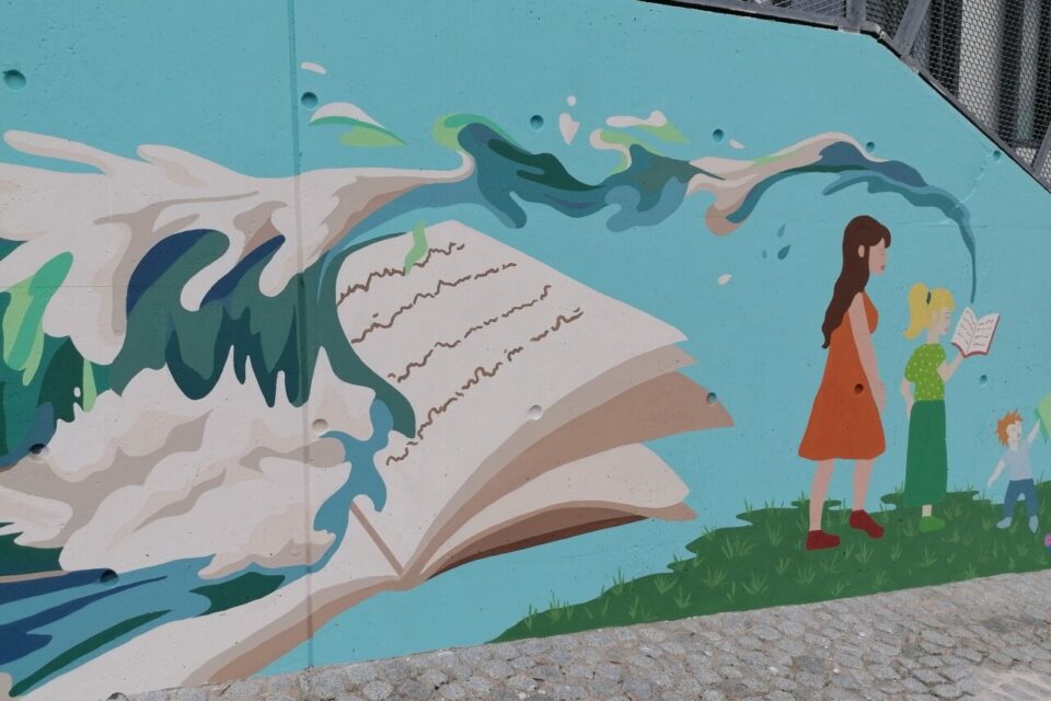 Inviter le public à se diriger vers la médiathèque