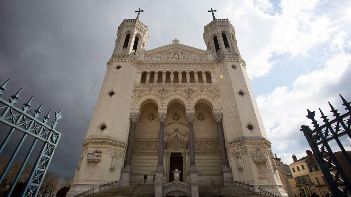 « Des dégradations graves qui pourraient devenir irréversibles » : à Lyon, il manque 500 000 euros pour sauver la célèbre basilique de Fourvière