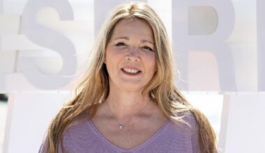 Hélène Rollès déçoit ses fans : elle annule un concert et refuse de le reporter