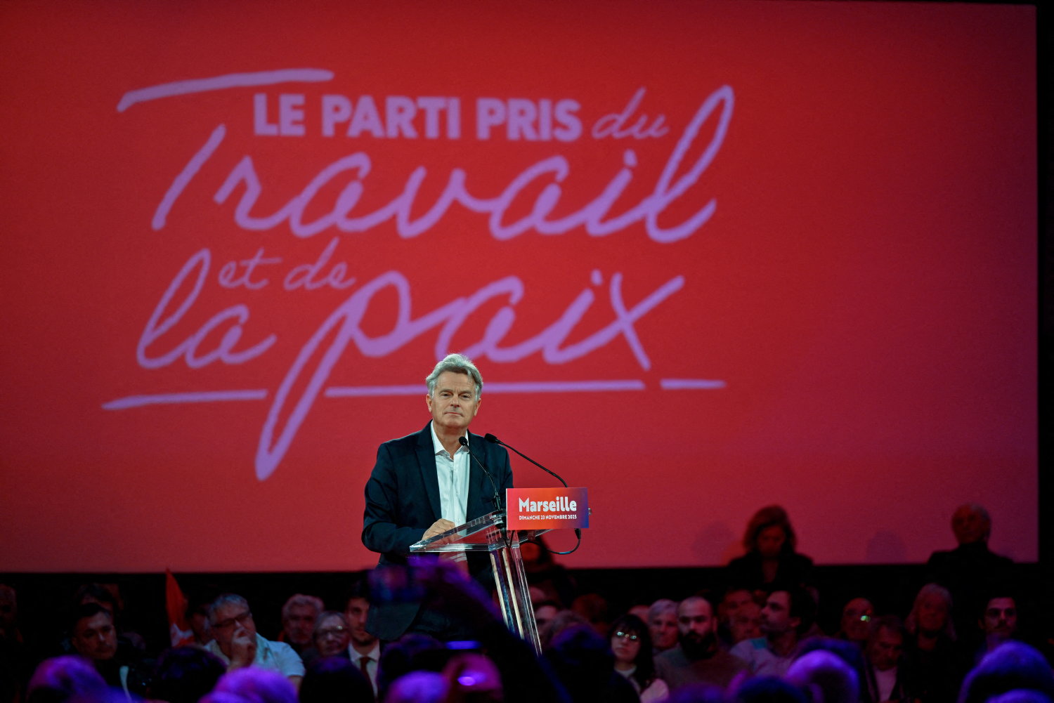 En meeting à Marseille, Fabien Roussel défend « le parti pris du travail et de la paix »