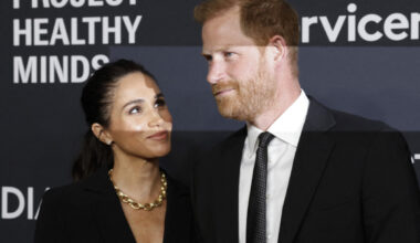 Le duc et la duchesse de Sussex sur le tapis rouge pour le gala du World Mental Health Day, le 9 octobre 2025, à New York.