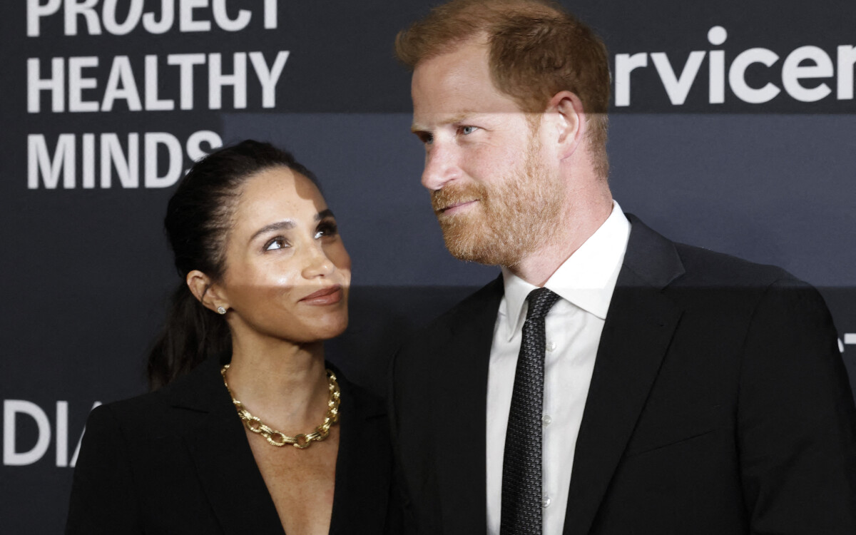 Le duc et la duchesse de Sussex sur le tapis rouge pour le gala du World Mental Health Day, le 9 octobre 2025, à New York.