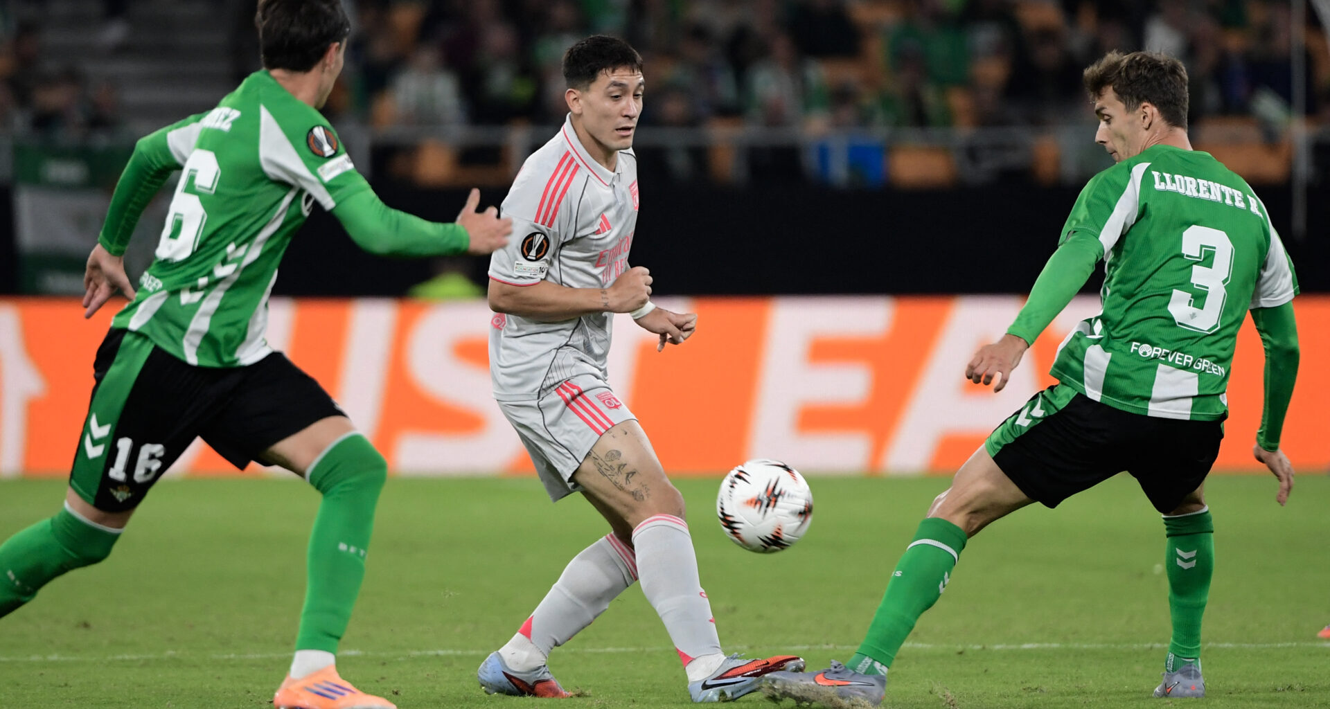 OL : Satriano, victime du système ou vrai poids ? - Olympique & Lyonnais