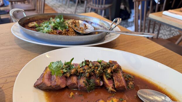 Le plat de riz au canard du restaurant Albufera, un régal. 