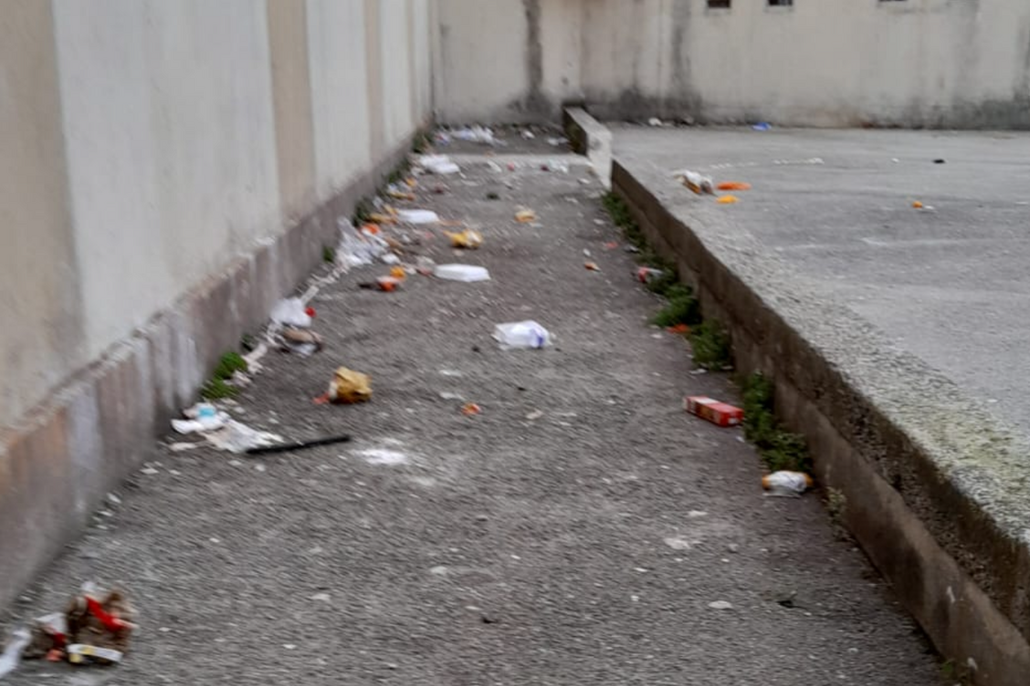 Avec un taux d’occupation de 200 %, la maison d’arrêt de Nice, vétuste, inadaptée, est l’une des plus surpeuplées de France.