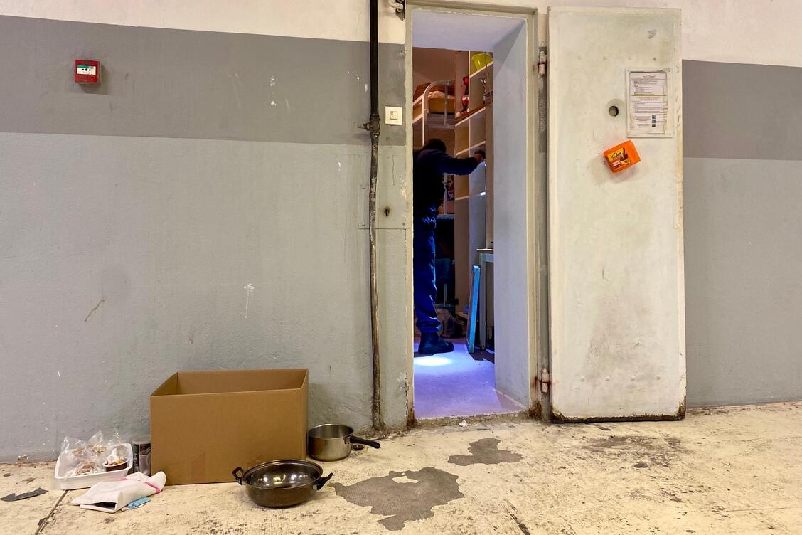 A generic square placeholder image with rounded corners in a figure.