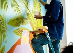 Art et solidarité : le Palais de la Femme s’illumine avec Olivia de Bona et Artivista