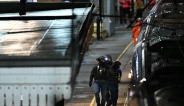 Dix blessés, deux suspects interpellés… Ce que l’on sait de l’attaque à l’arme blanche dans un train qui allait à Londres