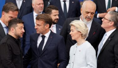 Volodymyr Zelensky, Emmanuel Macron et Ursula von der Leyen, durant un sommet européen le 16 mai 2025.