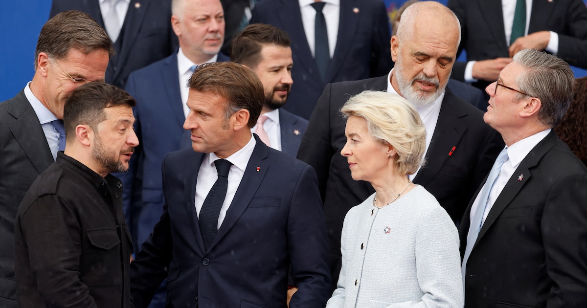 Volodymyr Zelensky, Emmanuel Macron et Ursula von der Leyen, durant un sommet européen le 16 mai 2025.