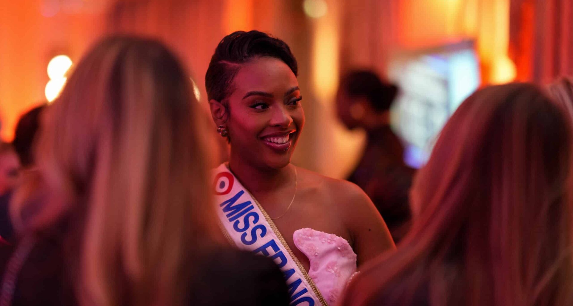 Miss France : équipes féminisées, gardes rapprochés… protection ultra stricte pour éviter toute agression