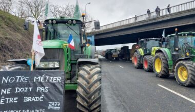 Près de Paris, les agriculteurs manifestent pour crier leur malaise «dans un contexte très tendu»