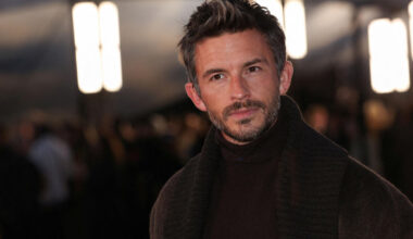 « Un immense honneur » : Jonathan Bailey sacré homme le plus sexy du monde 2025 par le magazine People