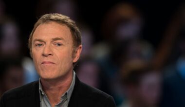 Christophe Hondelatte, voix iconique d’Europe 1, quitte la radio de Vincent Bolloré – Libération