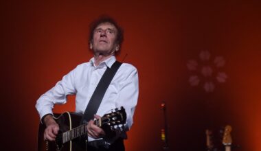 Alain Souchon réagit à la reprise par Gims de l'un de ses titres emblématiques: "Au départ, on avait plutôt tendance à dire non"