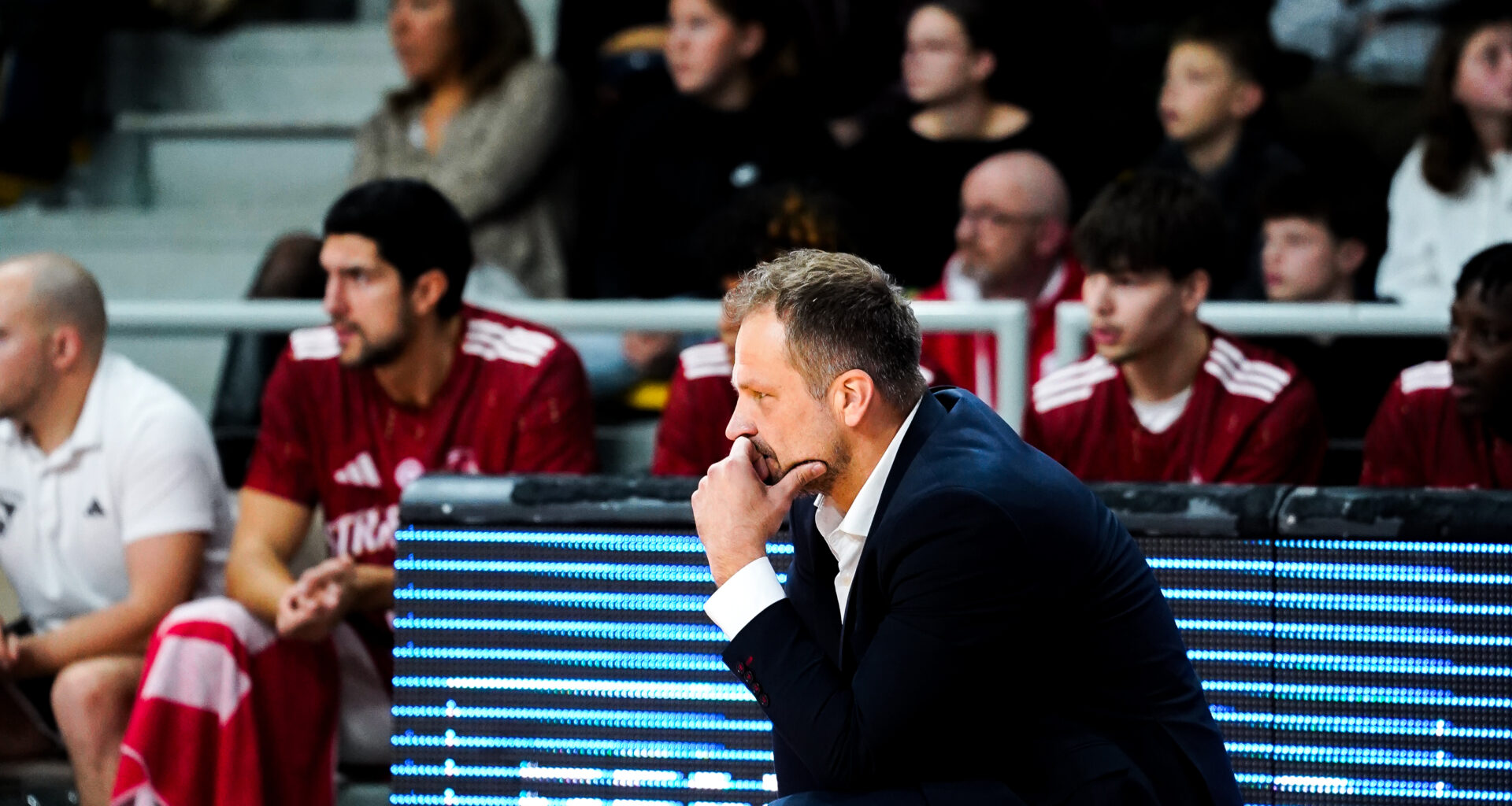 "Félicitations à l’équipe et au public pour la victoire"