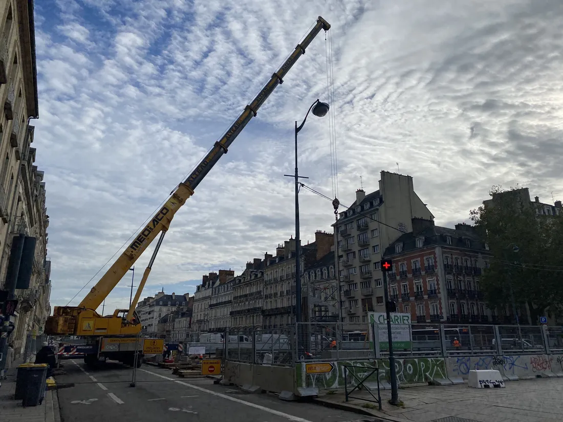 La destruction de la dalle de béton du parking Vilaine se poursuit