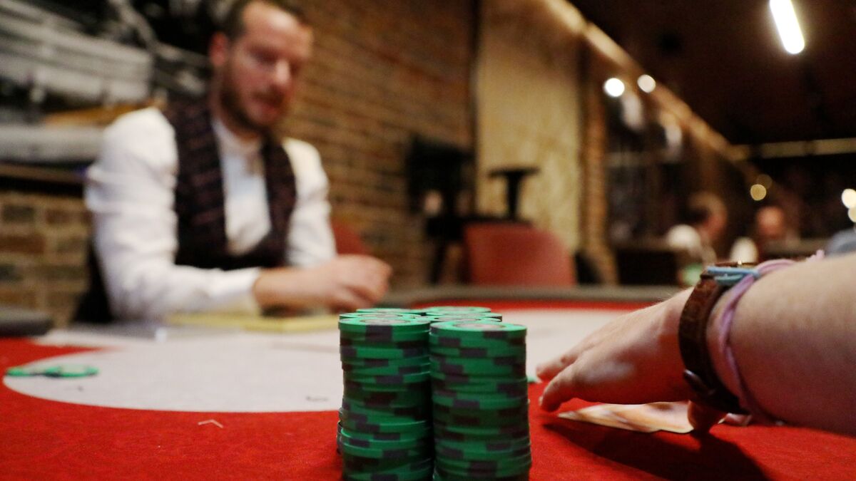 « Une caméra fixée à la chemise » : un couple arrêté après avoir gagné plus d’un million de dollars dans un casino de Sydney