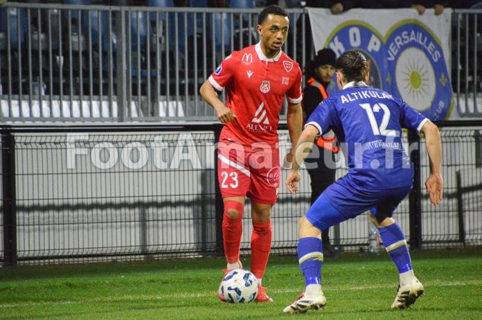 National J24 FC Versailles - FC Rouen (Photo Bernard Morvan)