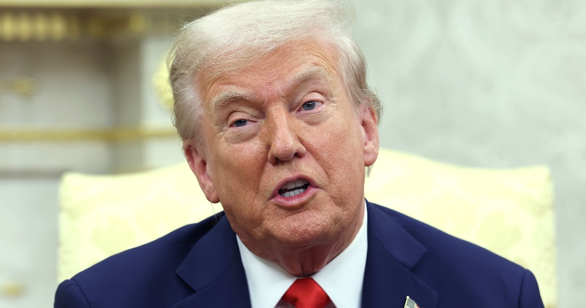 Le président américain Donald Trump s'exprime dans le bureau ovale de la Maison Blanche, à Washington, le 9 octobre 2025