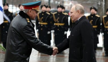 Un climat de paranoïa à Moscou: l'ancien ministre de la Défense de Poutine visé par une tentative d'assassinat avec... un vase de fleurs?