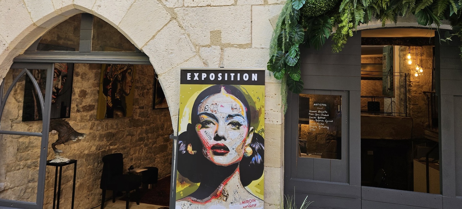 A Saint-Antonin-Noble-Val, la Galerie Le Cygne Noir présente un artiste tous les premiers vendredis du mois