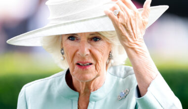 Camilla, alors duchesse de Cornouailles, parée pour les courses d'Ascot le 23 juillet 2022.