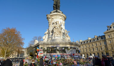 Dix ans du 13 Novembre : bougies, fleurs… Les Parisiens invités à se recueillir place de la République