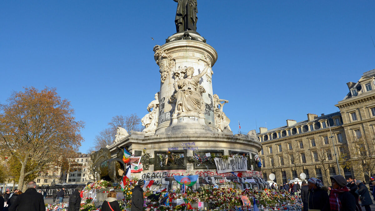 Dix ans du 13 Novembre : bougies, fleurs… Les Parisiens invités à se recueillir place de la République