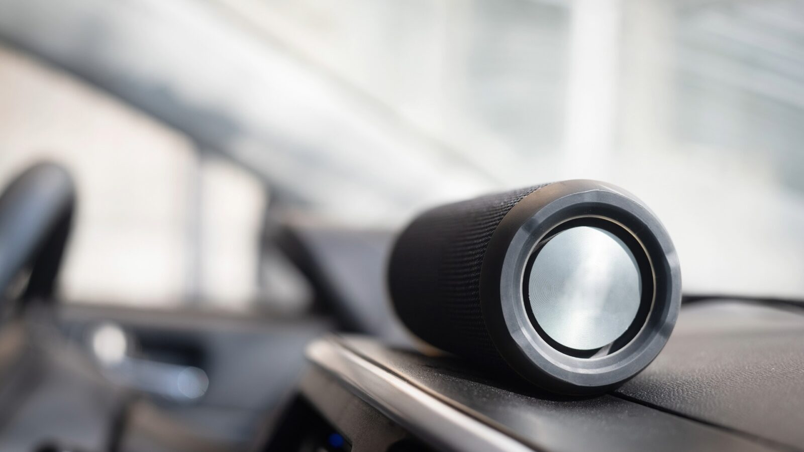 Pour quelques dizaines d'euros, ces enceintes Bluetooth ouvrent votre voiture en moins de deux minutes et c'est flippant