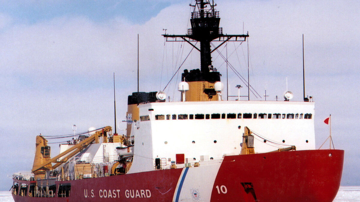 États-Unis : accusés de ne plus considérer la croix gammée comme un symbole de haine, les garde-côtes nient tout changement de directive