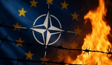 Drapeau de l’Union européenne mêlé à l’emblème de l’OTAN derrière des barbelés et des flammes, symbole des tensions autour de la défense européenne et de la souveraineté nationale.