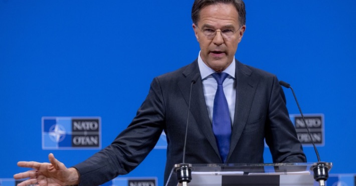 Mark Rutte, secrétaire général de l’OTAN, s’exprime lors d’une conférence de presse à Bruxelles sur les capacités militaires européennes face à la Russie.