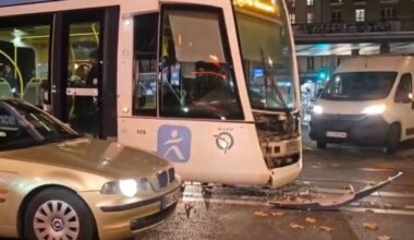 Paris : un tramway déraille et fonce dans un bus après avoir glissé sur des feuilles mortes