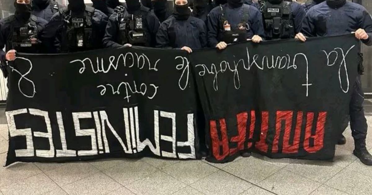 Une enquête administrative ouverte sur une photo de policiers posant derrière une banderole féministe à l’envers – Libération