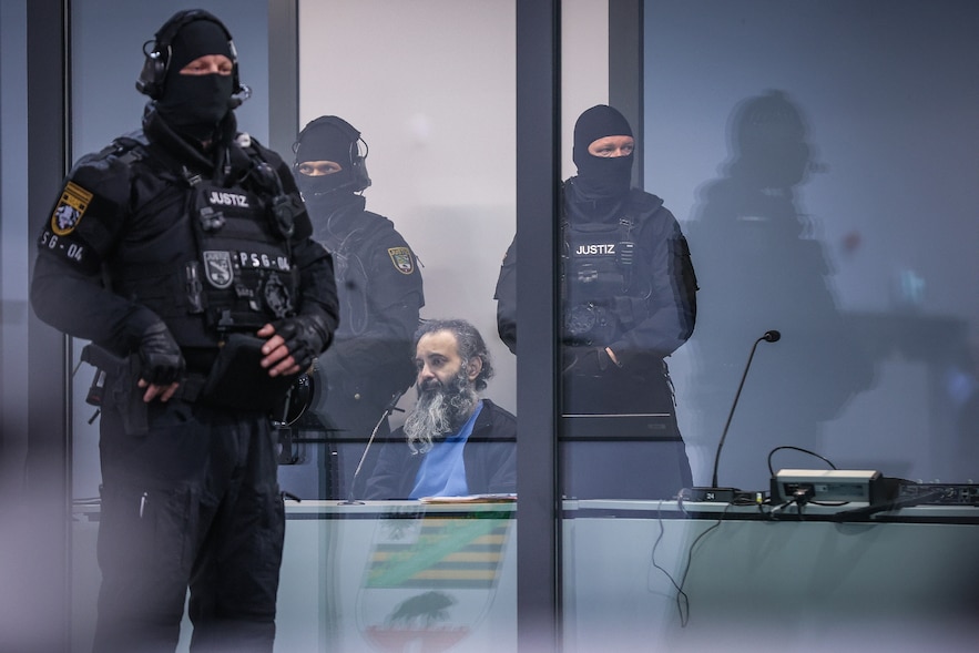 Le Saoudien Taleb Jawad al-Abdulmohsen au deuxième jour de son procès le 11 novembre 2025 à Magdebourg, en Allemagne, pour l'attaque à la voiture bélier du marché de Noël en décembre 2024