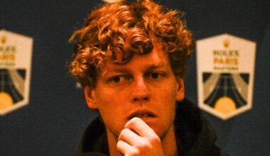 ATP > "En regardant Jannik Sinner à Paris, j'ai vu une robotisation du tennis. Il a négligé toutes les conférence de presse, se contentant de trois petites réponses à l'arrache. Et dans le package d'un sportif pro, il y a aussi le travail de l'après match, ce qu'il n'a pas fait", estime Stephen Brun