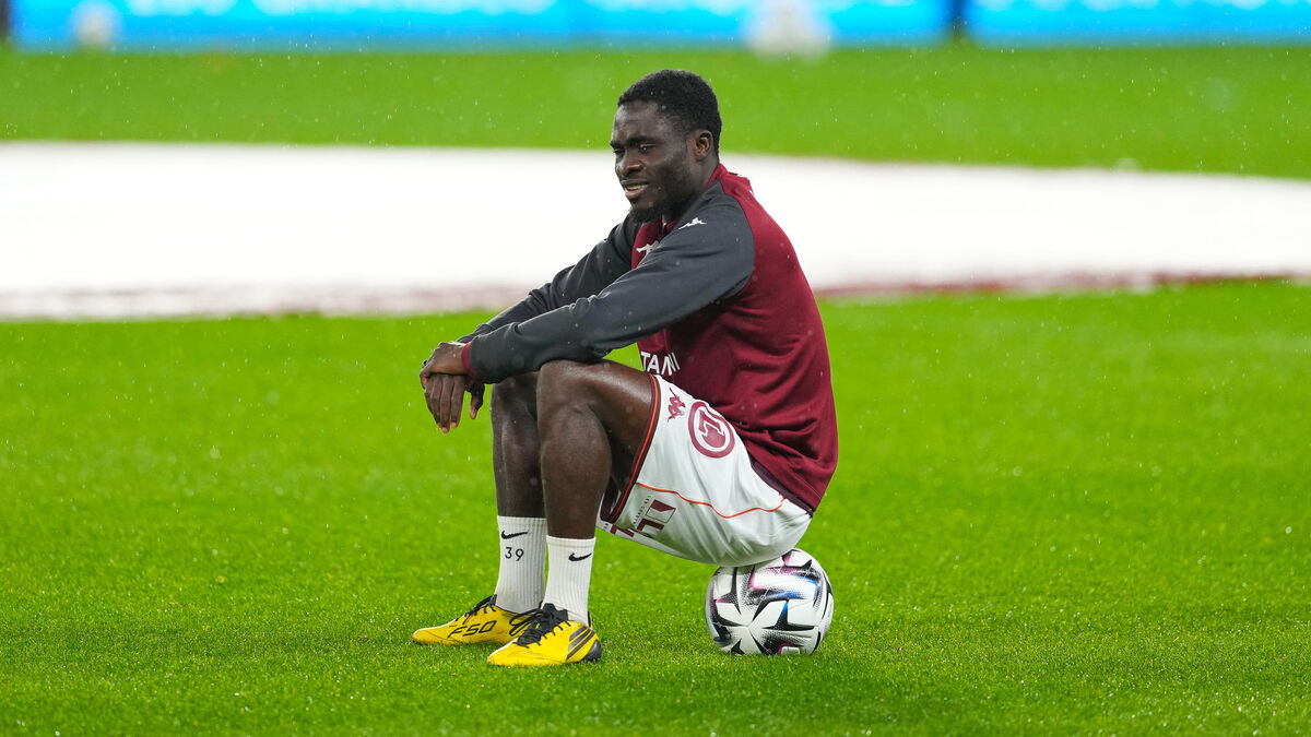 Ligue 1 : les images lunaires de Koffi Kouao, le défenseur de Metz, qui refuse de s’échauffer avant le match contre Rennes