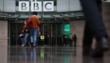 Démission de son patron, polémiques… Pourquoi la vénérable BBC est dans la tourmente