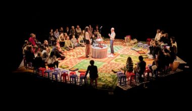 ສຽງຂອງຍ່າ (La voix de ma grand-mère), de Vanasay Khamphommala, à la Maison des Métallos, Paris – Un Fauteuil Pour l'Orchestre – Le site de critiques théâtrales parisien