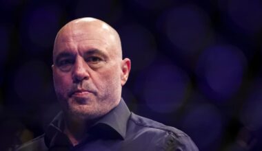Est-il vrai que 12 000 personnes ont été arrêtées au Royaume-Uni pour des publications sur les réseaux sociaux, comme le prétend le podcasteur Joe Rogan ?