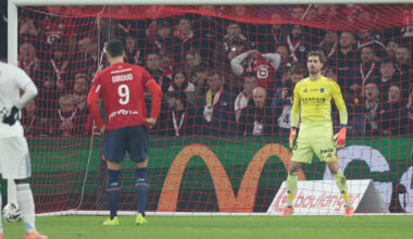 « Il pouvait nous apporter quelque chose » : pourquoi le coach du Paris FC a titularisé Kevin Trapp à Lille