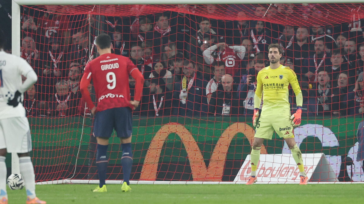 « Il pouvait nous apporter quelque chose » : pourquoi le coach du Paris FC a titularisé Kevin Trapp à Lille