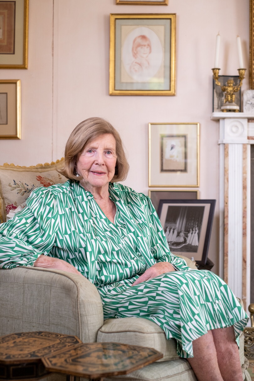 Lady Anne Glenconner, chez elle, entourée de ses souvenirs.