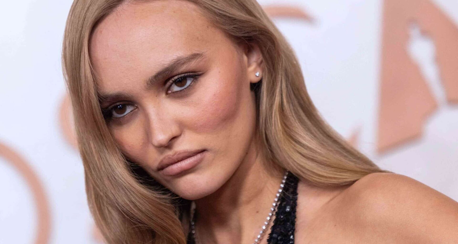 Lily-Rose Depp comme vous ne l’avez jamais vue : l’effrayante transformation de la fille de Vanessa Paradis pour un nouveau film