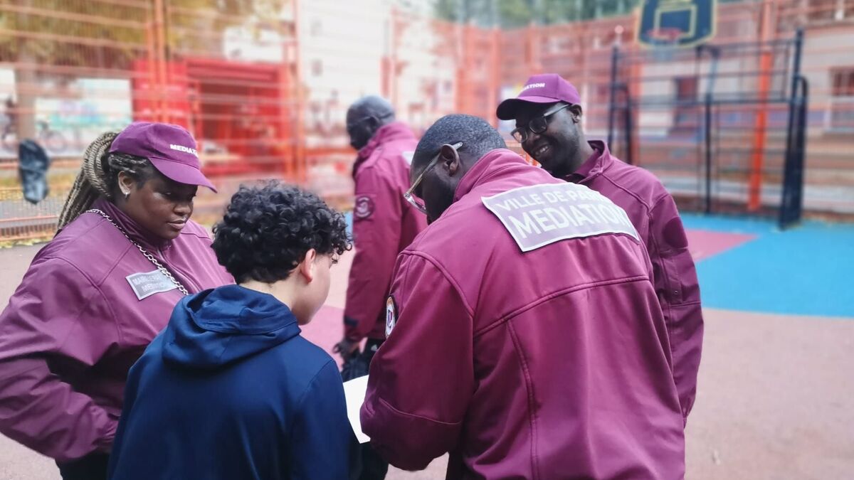 « Nous avons dû gagner la confiance des jeunes » : à Paris, deux fois plus de médiateurs pour prévenir les rixes