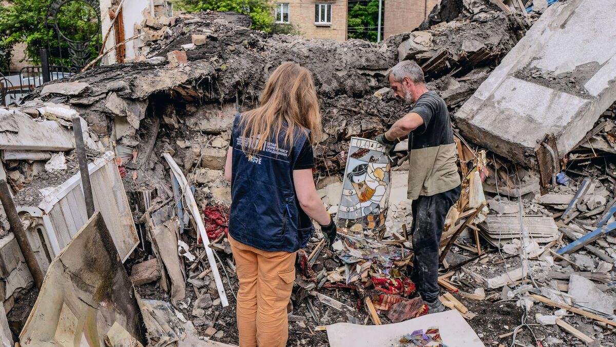 « La Russie mène une politique de terre brûlée » : en Ukraine, avec les sauveteurs du patrimoine culturel
