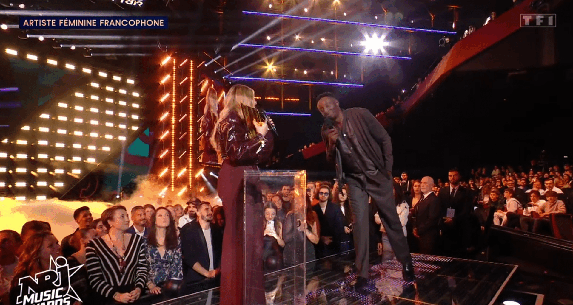 NRJ Music Awards 2025 : "Non merci !", Héléna Bailly met un vent à Ahmed Sylla au moment de récupérer son prix