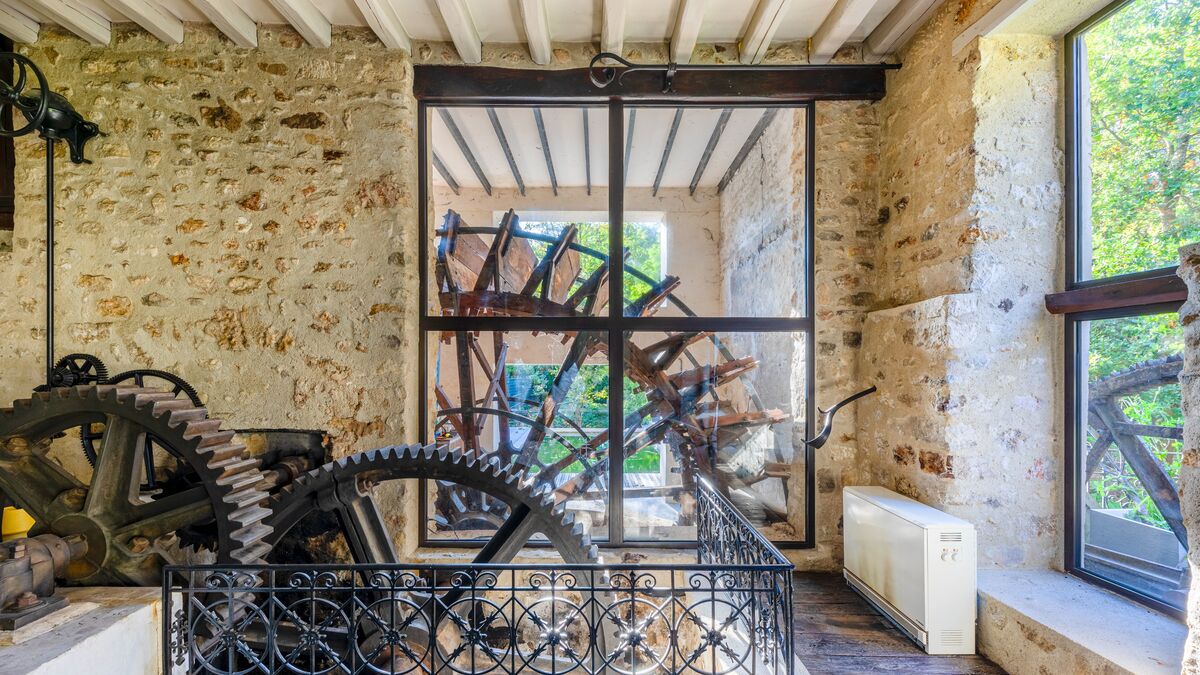 Immobilier de luxe : le charme discret des moulins opère en Île-de-France
